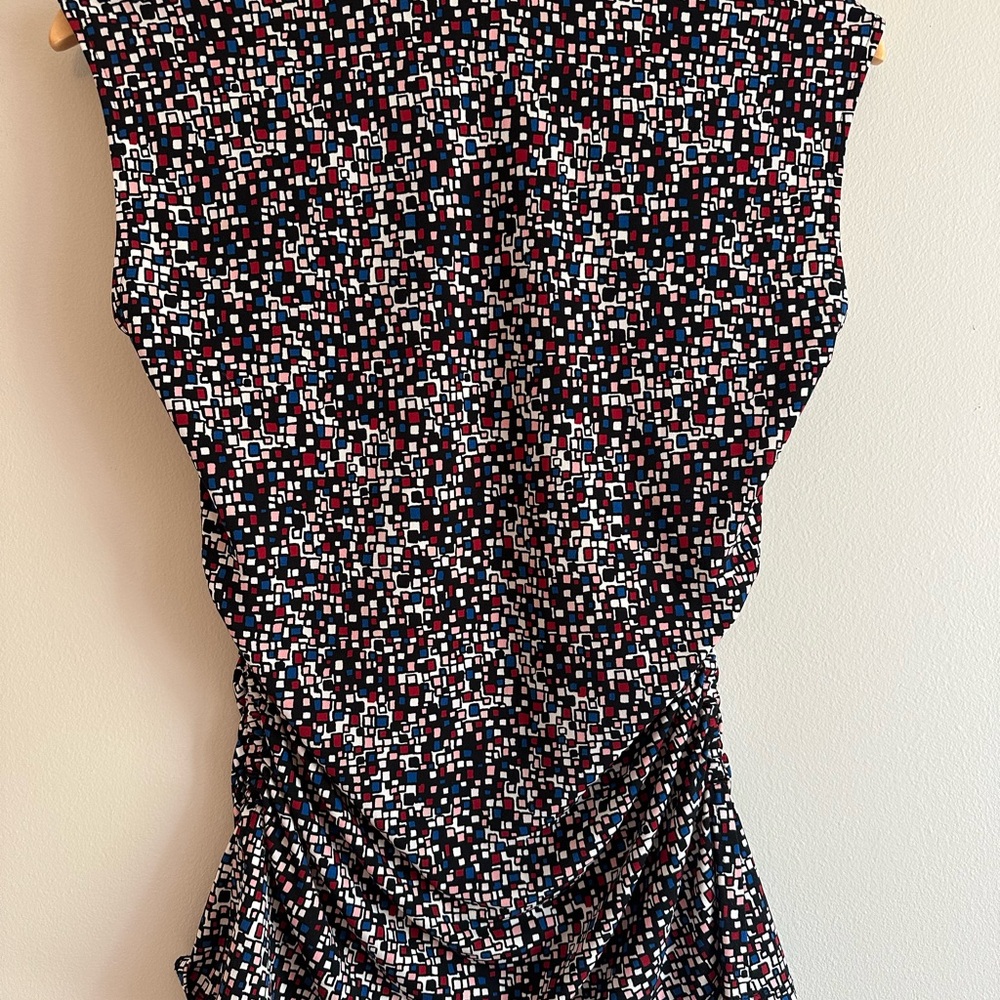 Vince Camuto Sleeveless Blouse, Geometric Print, V-neck, Women’s Size M - Picture 8 of 10